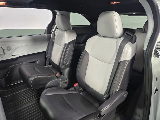 Used 2025 Toyota Sienna XSE FWD image 16