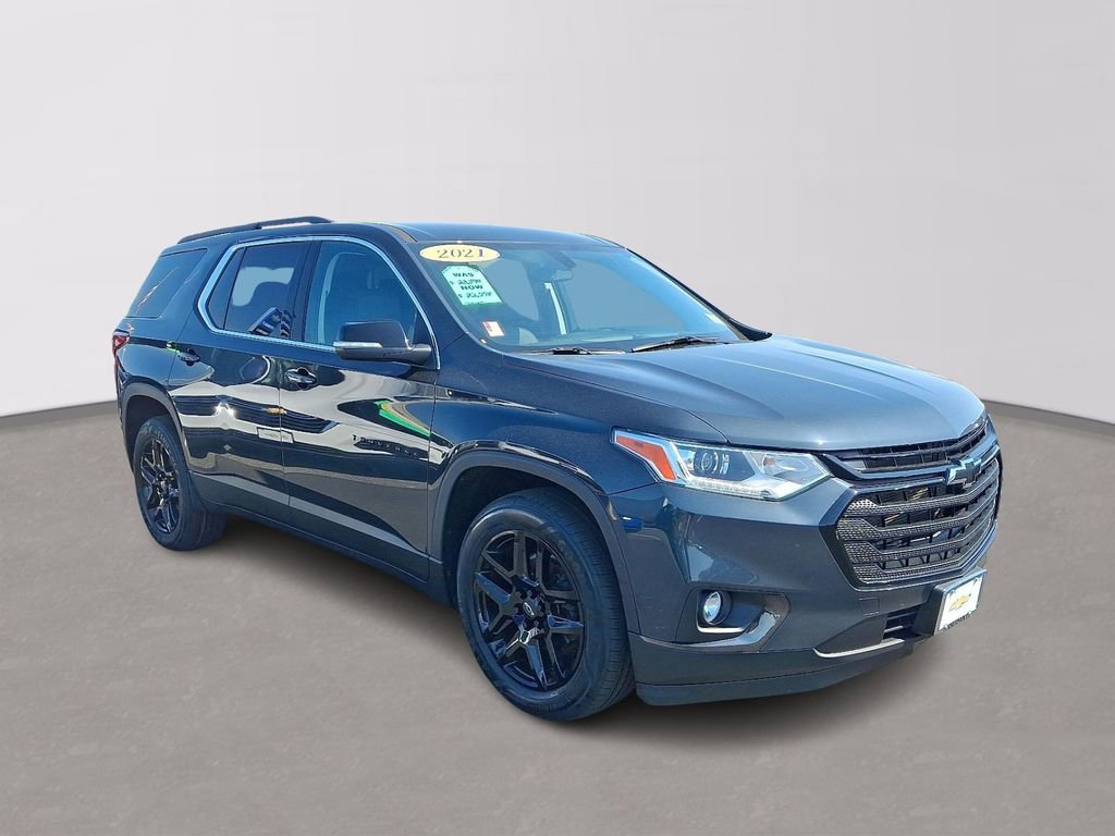 Used 2021 Chevrolet Traverse LT w/ LPO, Blackout Package AWD/4WD image 3