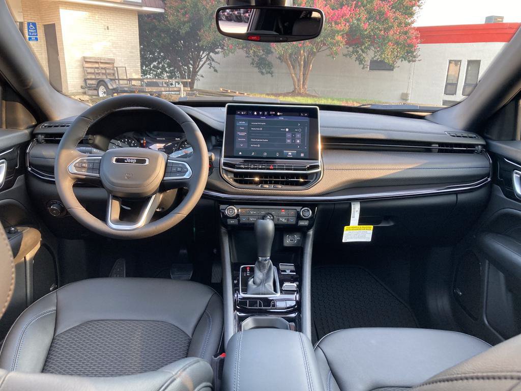 New 2025 Jeep Compass Latitude w/ Sun & Sound Group AWD/4WD image 13