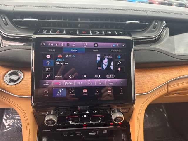 Used 2025 Jeep Grand Cherokee L Summit AWD/4WD image 17