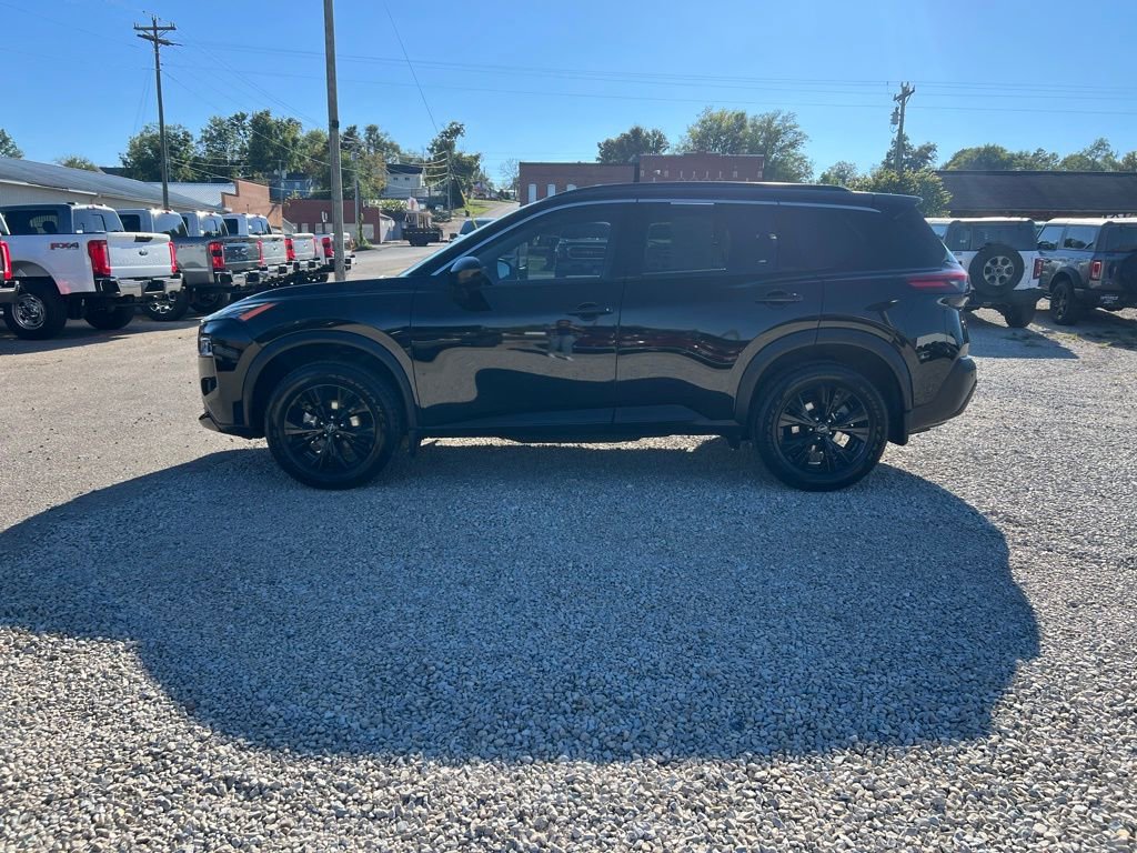 Used 2023 Nissan Rogue SV w/ SV Premium B Package image 5