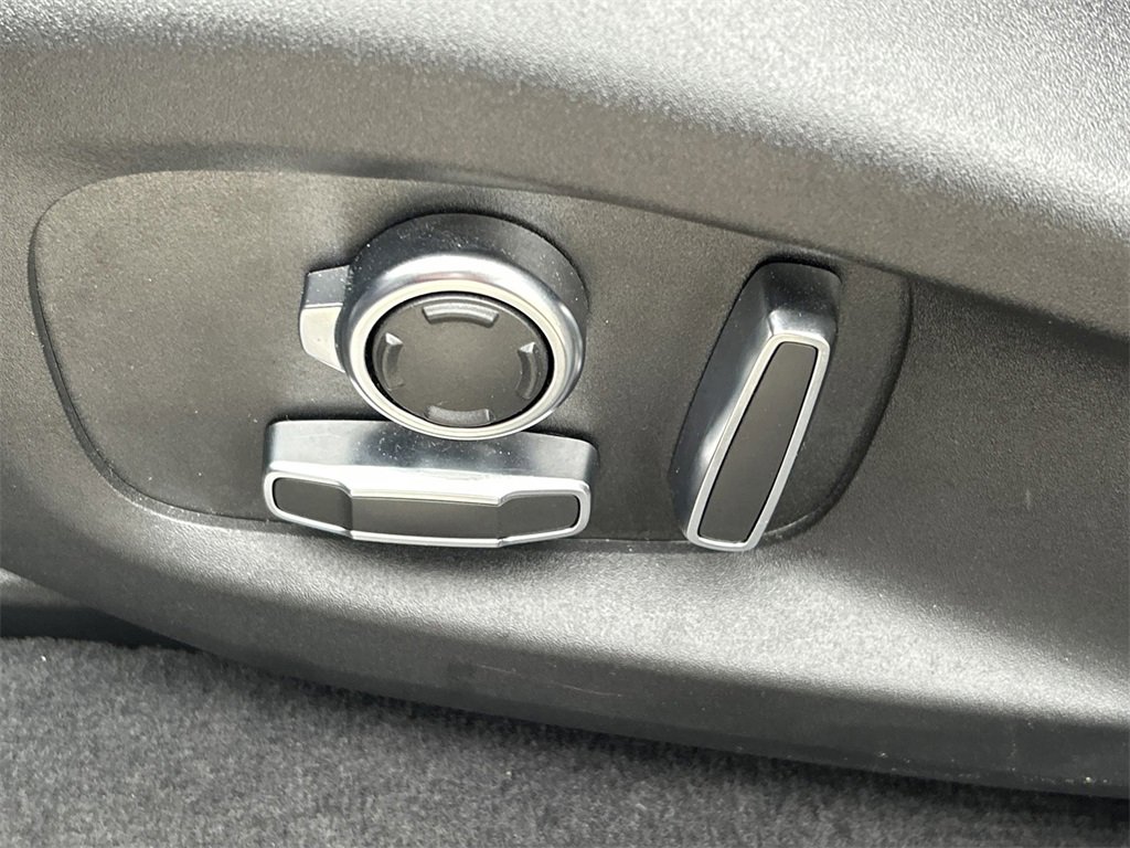 Used 2024 Jaguar F-PACE R-Dynamic S image 29