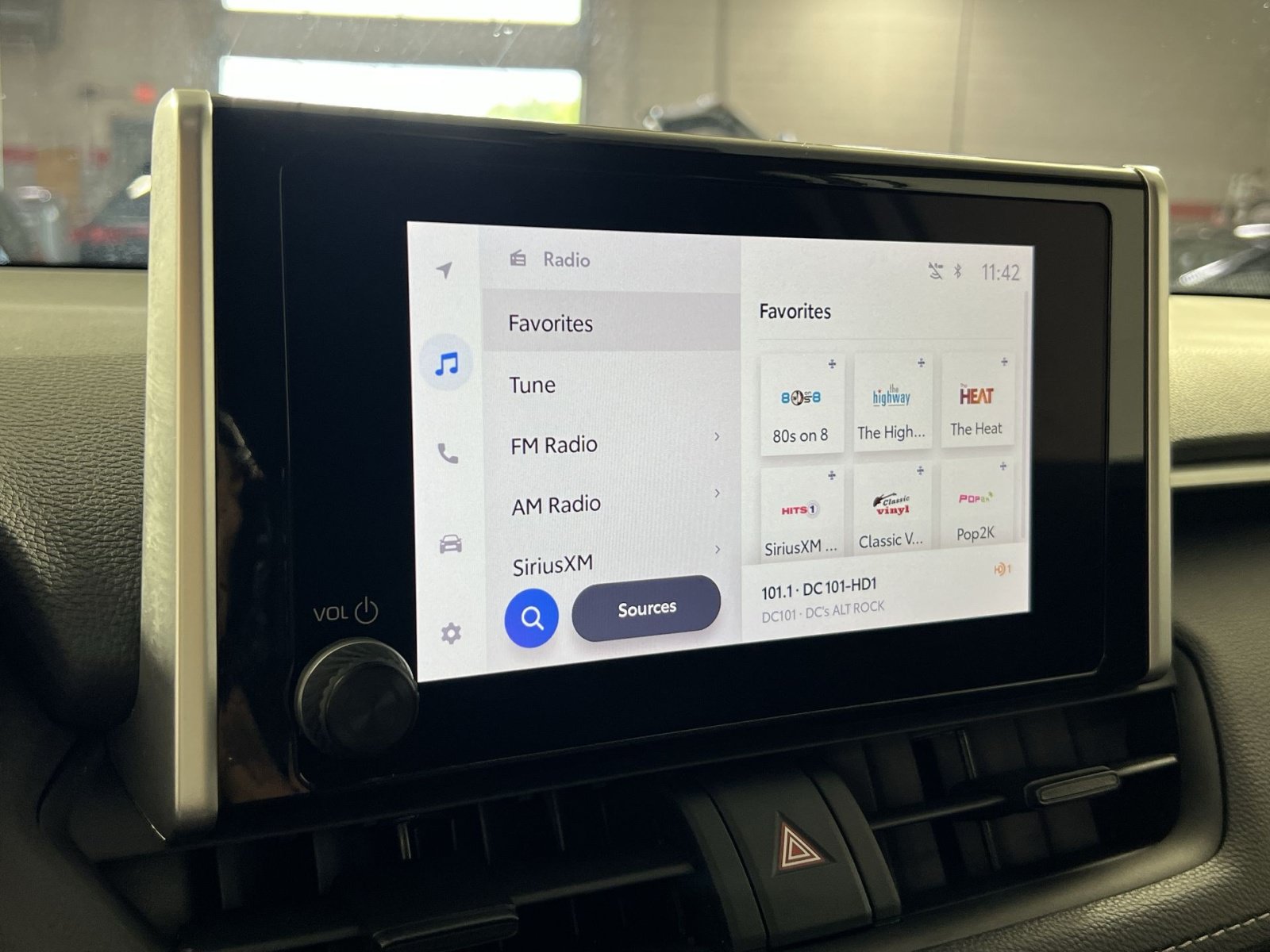 Used 2025 Toyota RAV4 XLE AWD/4WD image 19