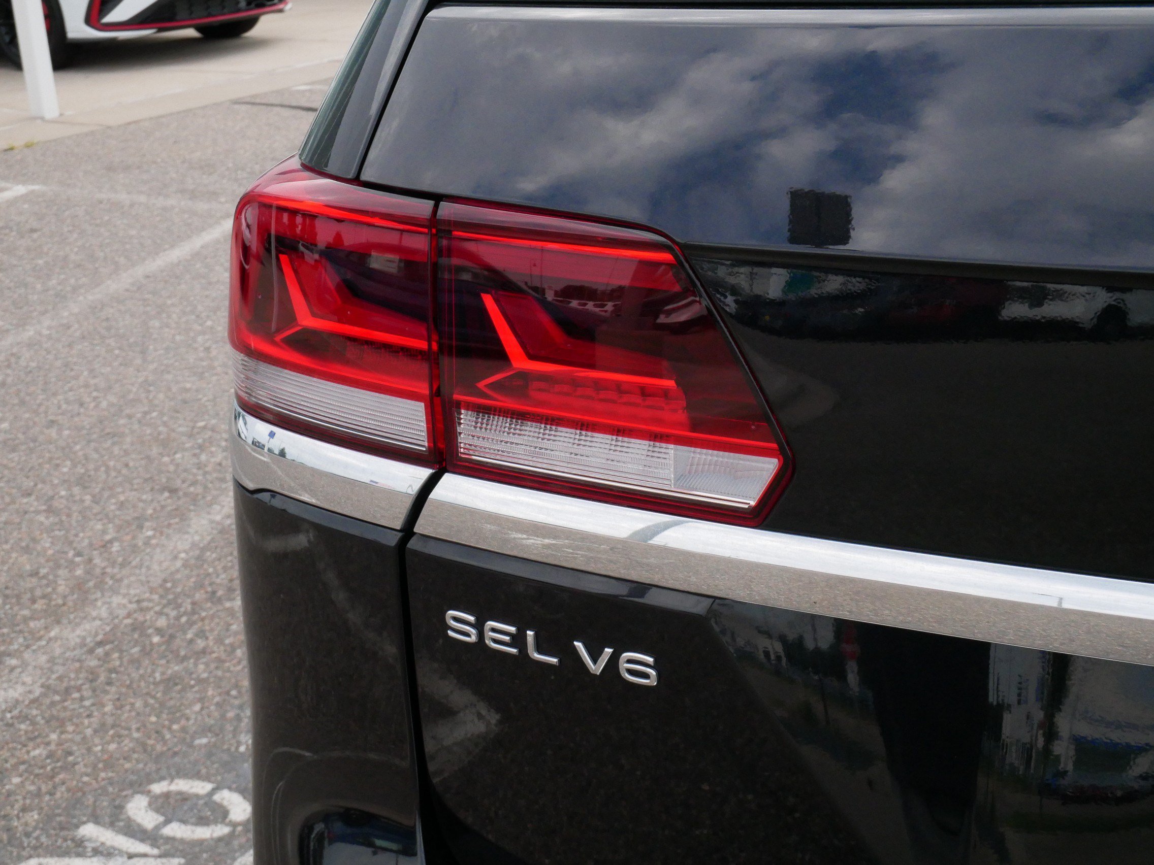 Used 2023 Volkswagen Atlas SEL Premium AWD/4WD image 17