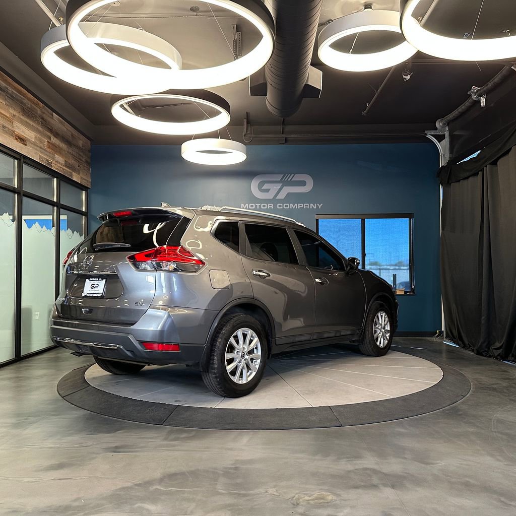 Used 2017 Nissan Rogue SV FWD image 3
