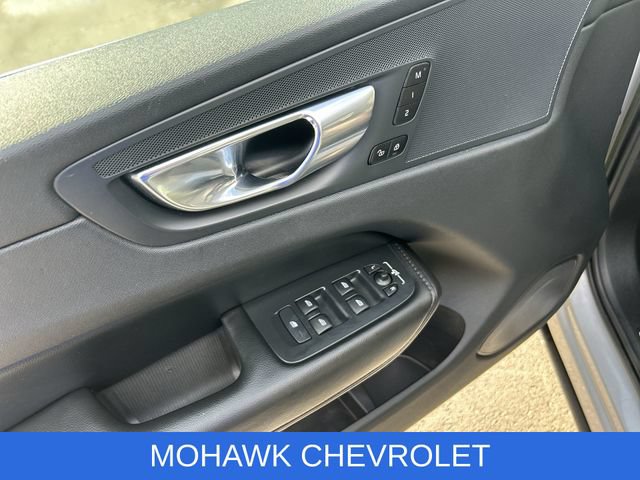 Used 2023 Volvo XC60 B5 Core w/ Climate Package AWD/4WD image 24