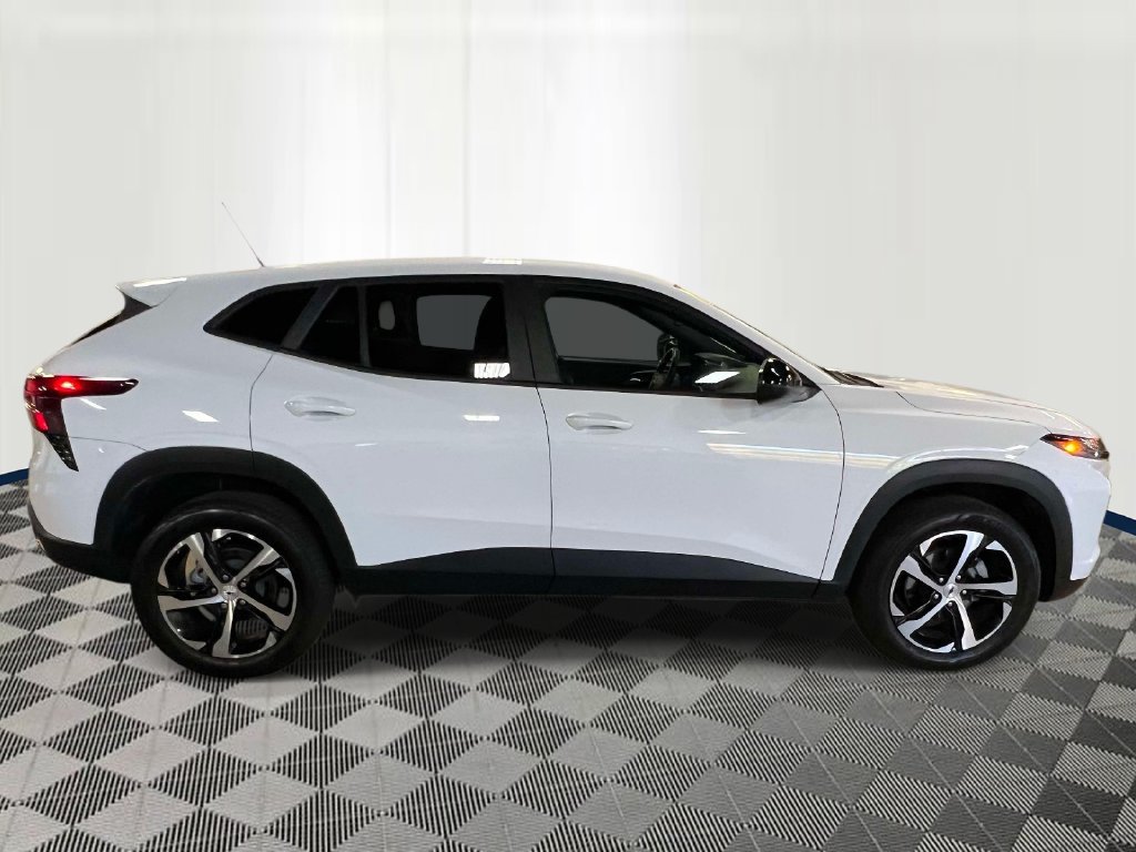 Used 2024 Chevrolet Trax RS w/ Driver Confidence Package FWD image 5