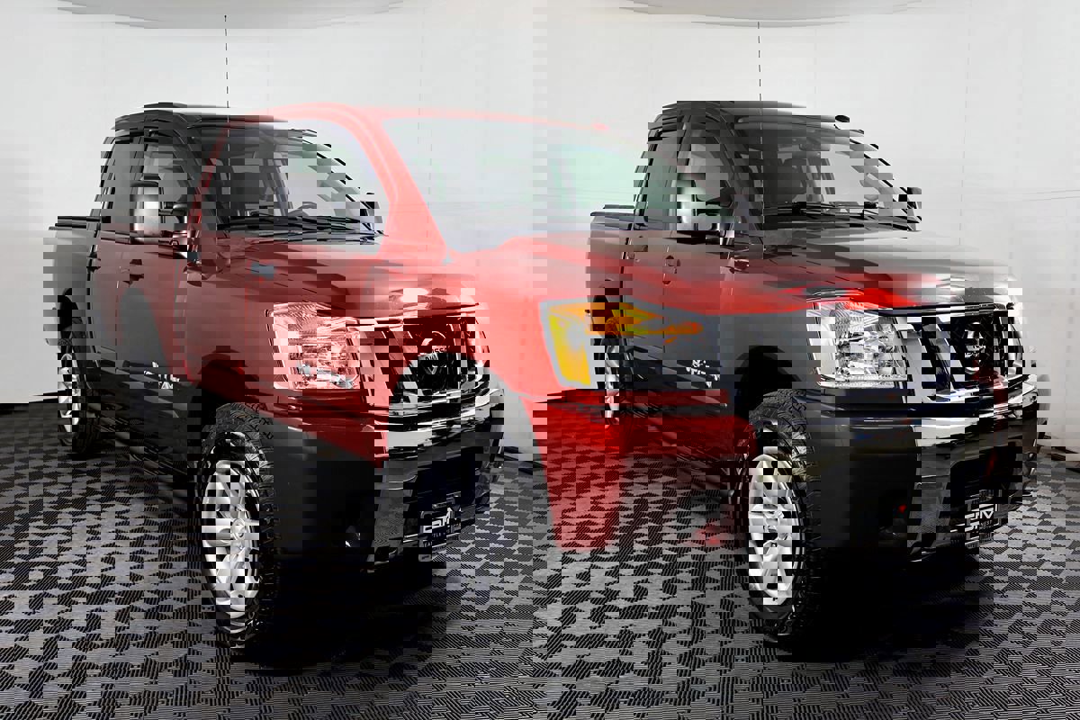 Used 2015 Nissan Titan SV image 5