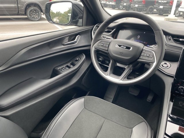 New 2025 Jeep Grand Cherokee L Altitude image 35