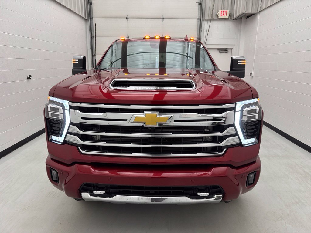 Used 2025 Chevrolet Silverado 2500 High Country w/ High Country Premium Package AWD/4WD image 2