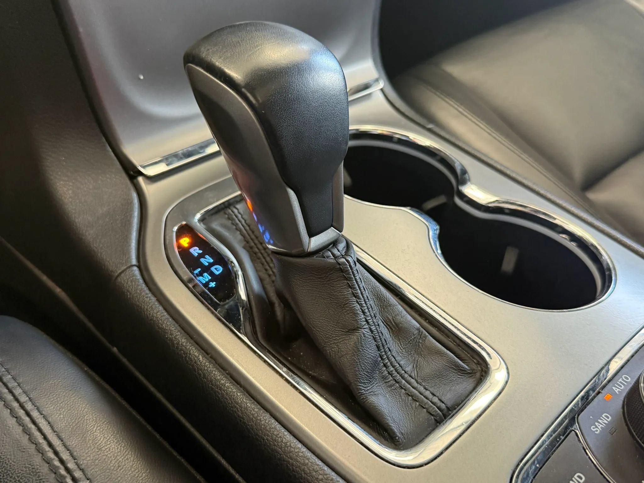 Used 2020 Jeep Grand Cherokee Limited AWD/4WD image 19