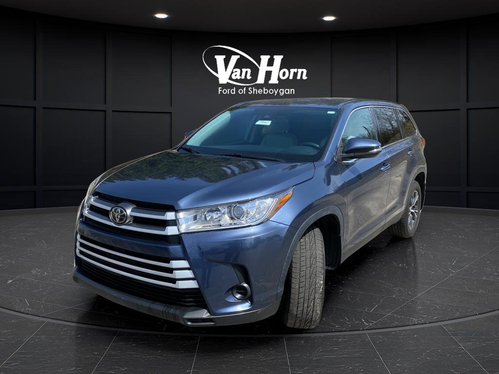 Used 2019 Toyota Highlander LE AWD/4WD image 3