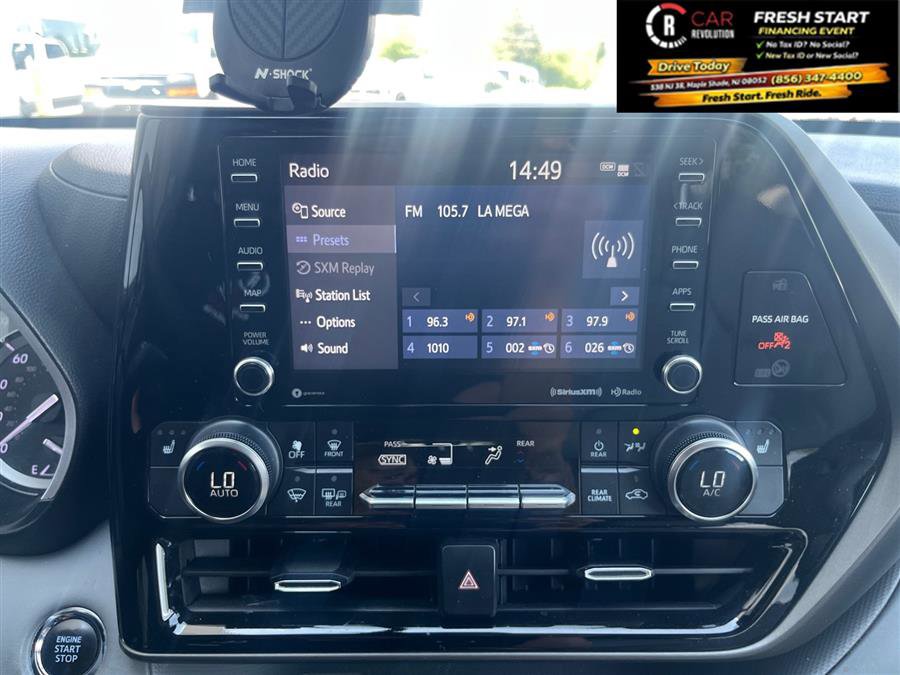 Used 2022 Toyota Highlander XLE AWD/4WD image 23