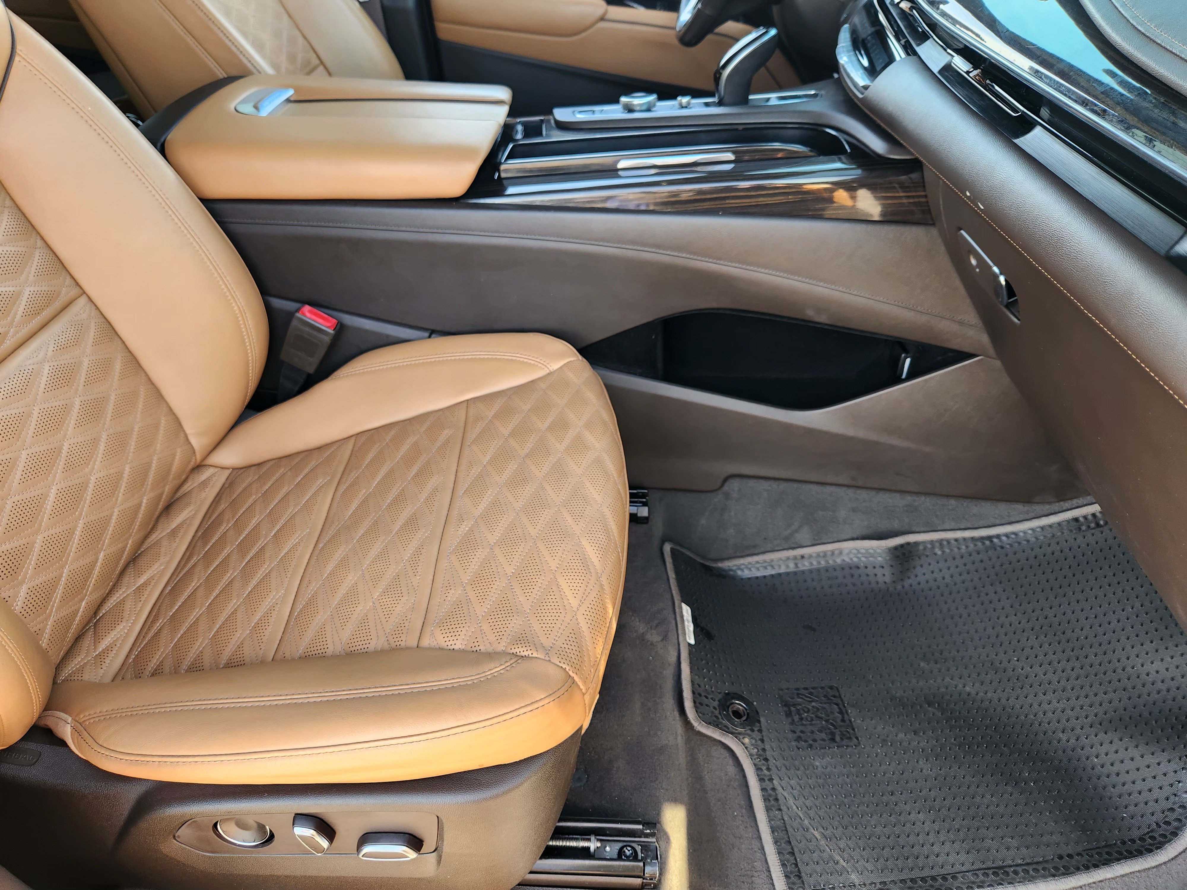 Used 2021 Cadillac Escalade Premium Luxury AWD/4WD image 15