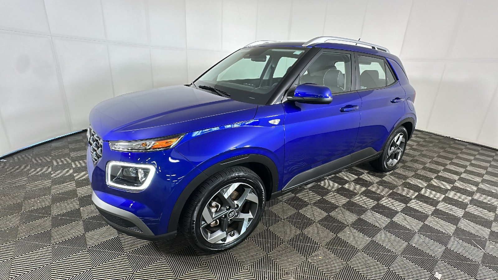 Certified 2023 Hyundai Venue Limited FWD image 8