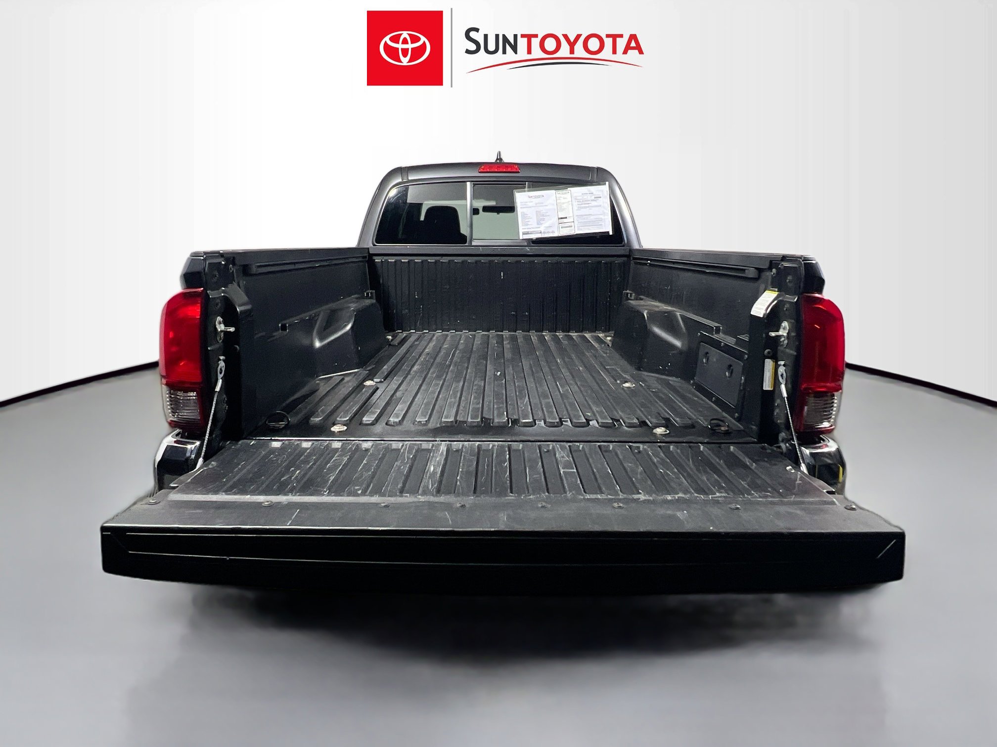 Used 2023 Toyota Tacoma SR5 w/ SR5 Appearance Package image 33