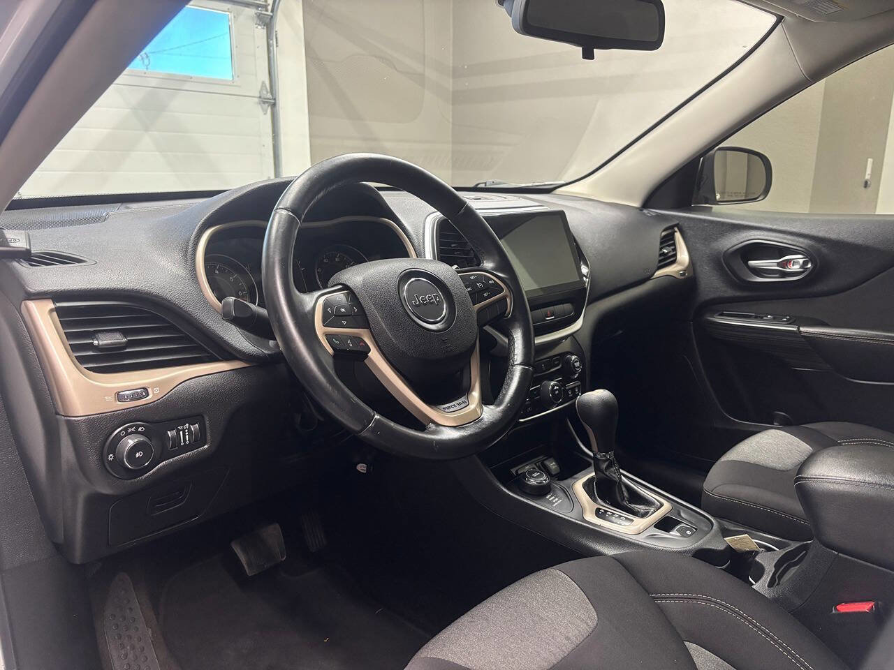 Used 2014 Jeep Cherokee Latitude AWD/4WD image 14