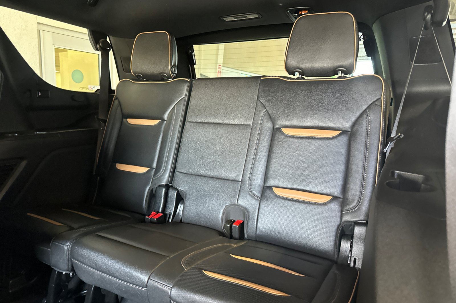 Used 2024 GMC Yukon AT4 w/ Technology Package AWD/4WD image 15