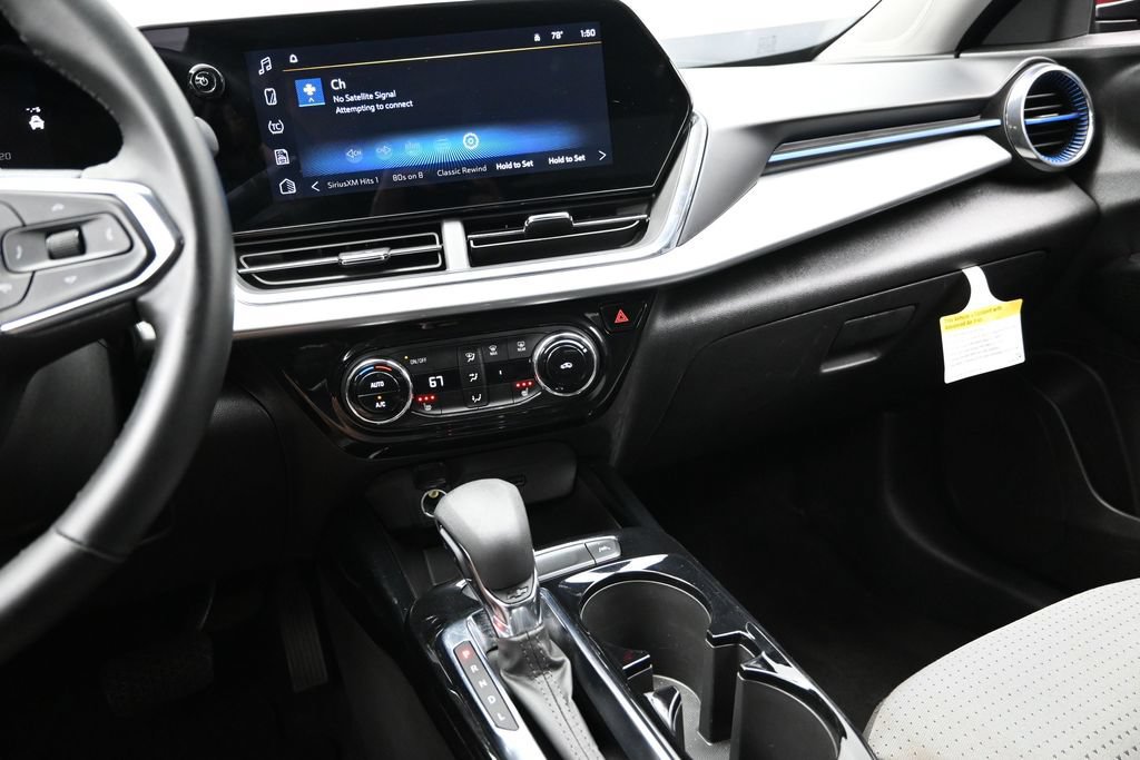 Used 2025 Chevrolet Trax LT w/ LT Convenience Package FWD image 39