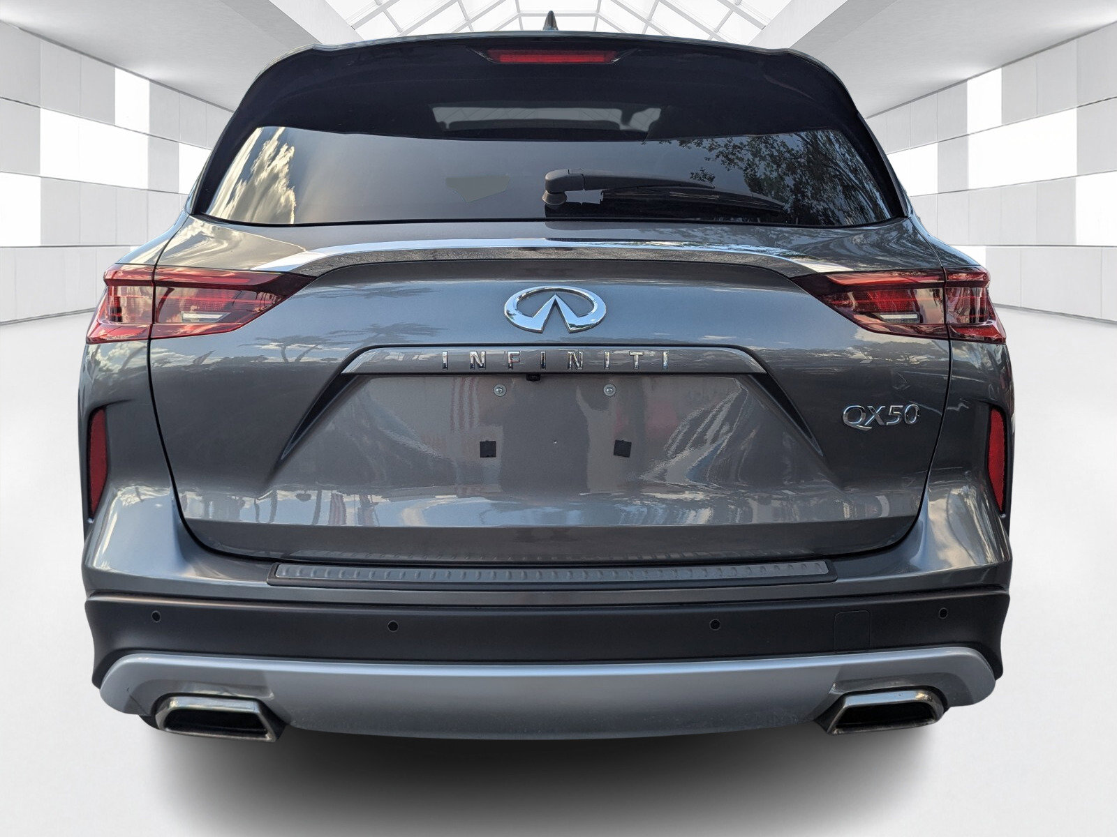 Used 2023 INFINITI QX50 Luxe w/ Accent Package FWD image 6