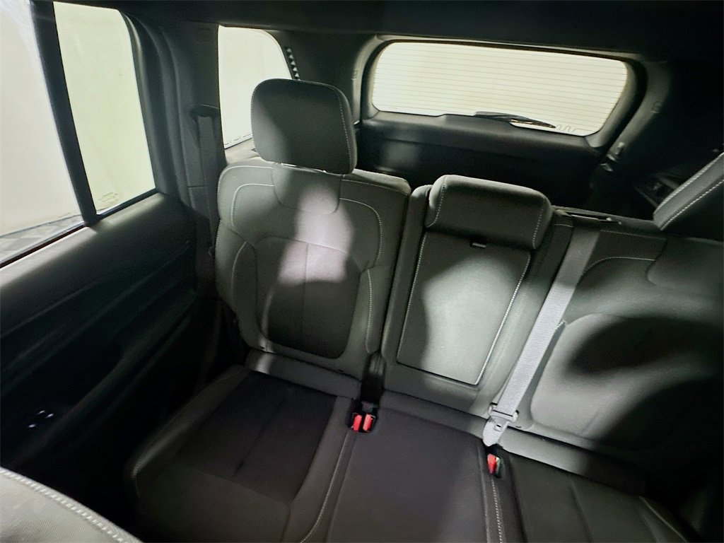 Used 2024 Jeep Grand Cherokee Laredo w/ Luxury Tech Group I image 12