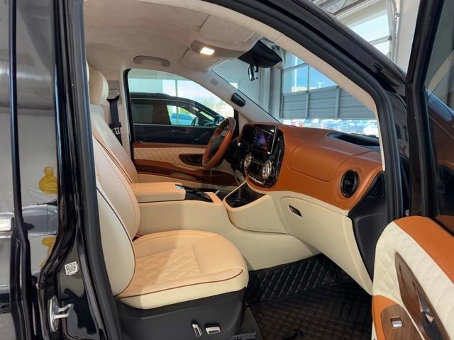 Used 2020 Mercedes-Benz Metris Maybach image 4
