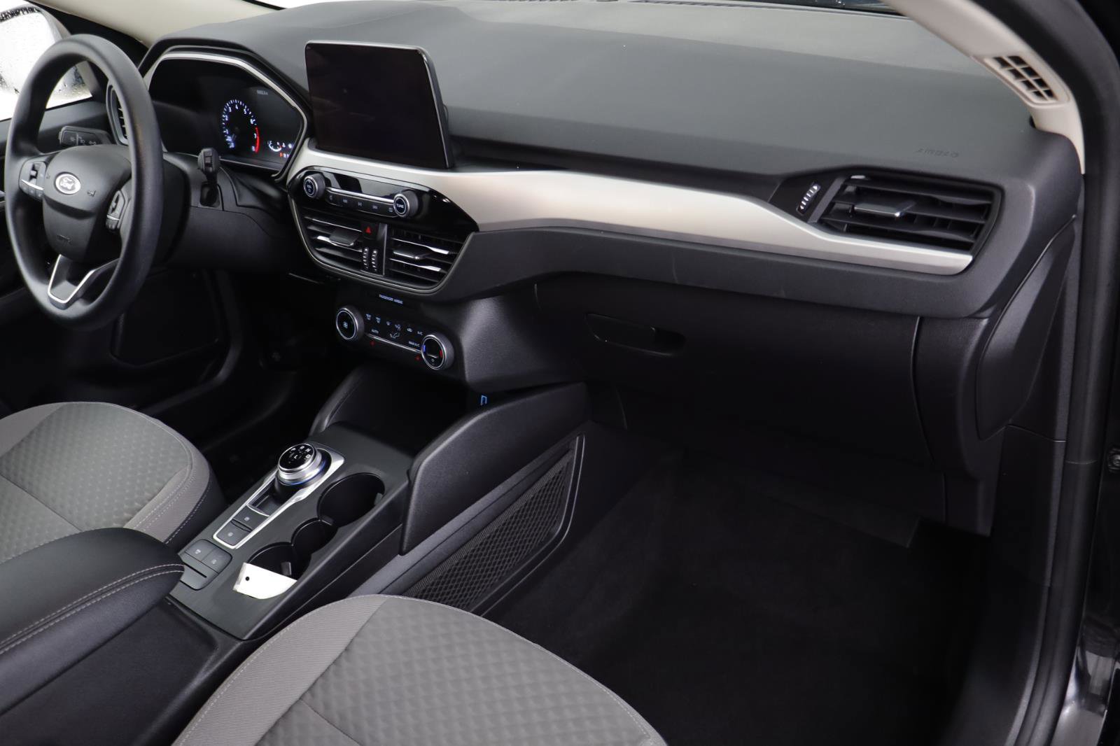 Used 2020 Ford Escape SE image 18