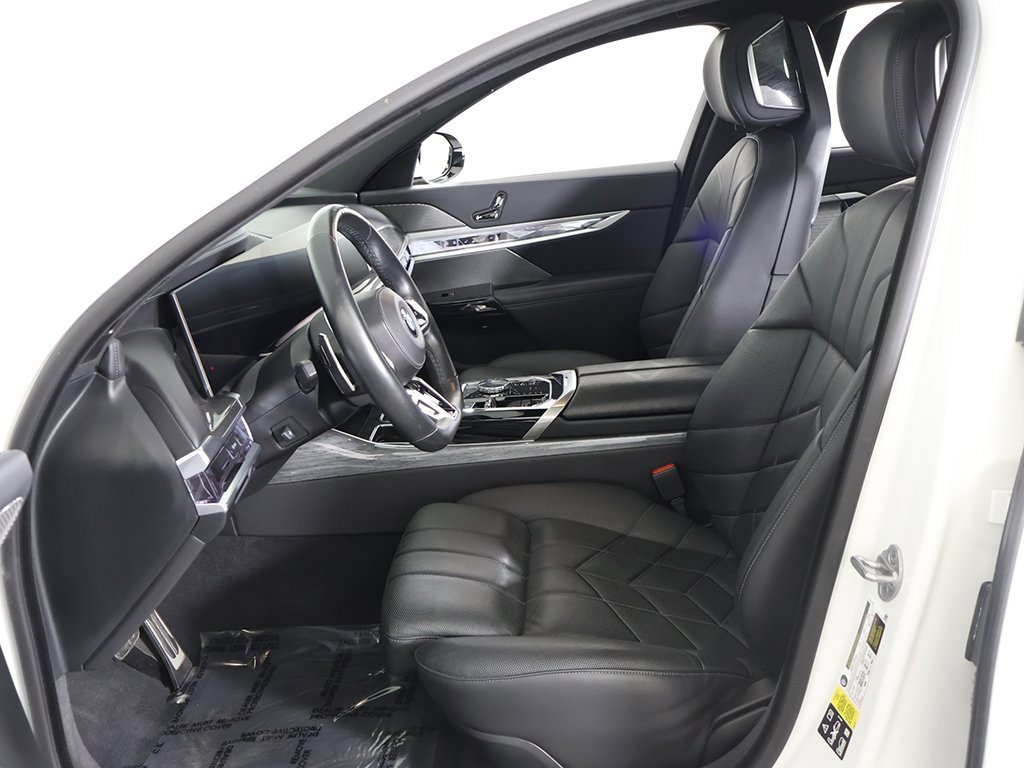 Used 2023 BMW 760i xDrive w/ Parking Assistance Package image 34
