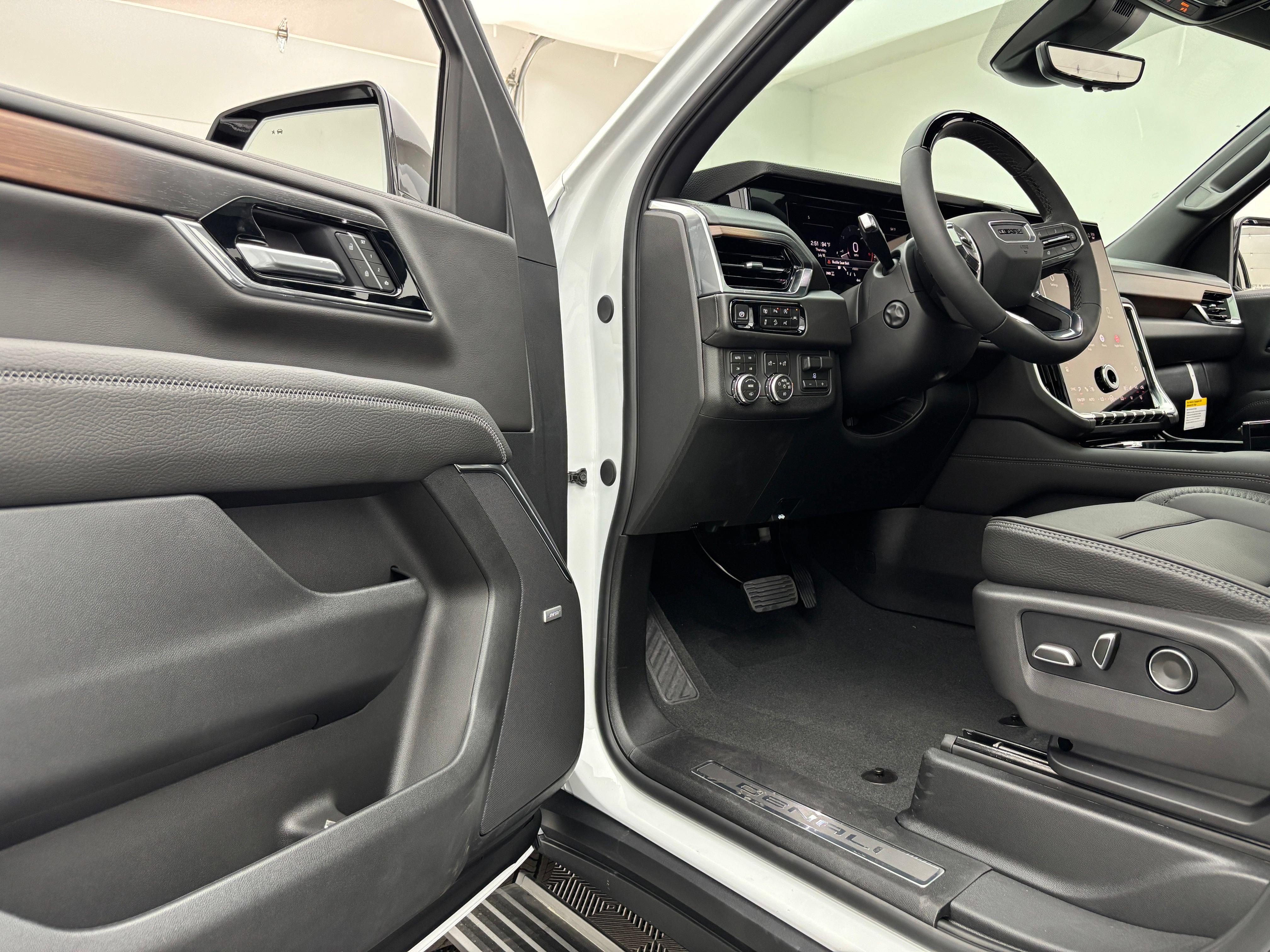 New 2026 GMC Yukon XL Denali w/ Denali Reserve Package AWD/4WD image 20