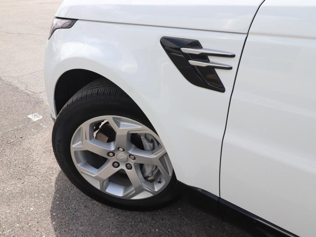 Used 2018 Land Rover Range Rover Sport HSE AWD/4WD image 3