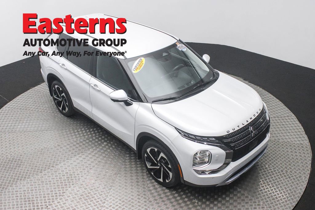 Used 2024 Mitsubishi Outlander SE image 3