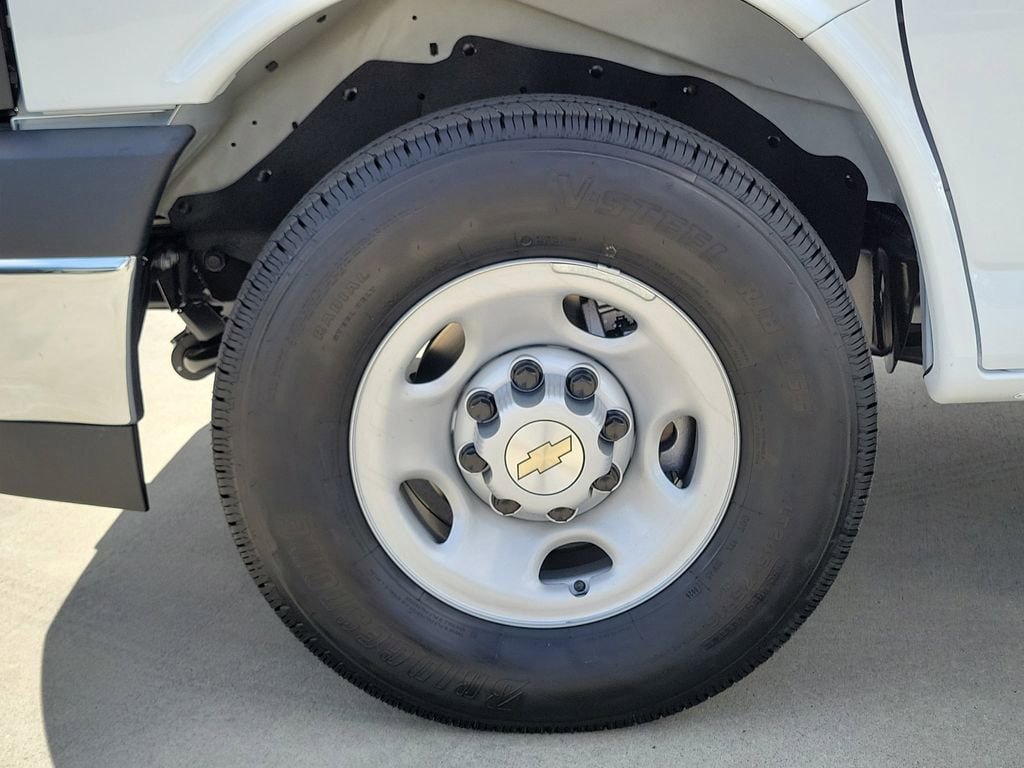 New 2026 Chevrolet Express 3500 Extended RWD image 20