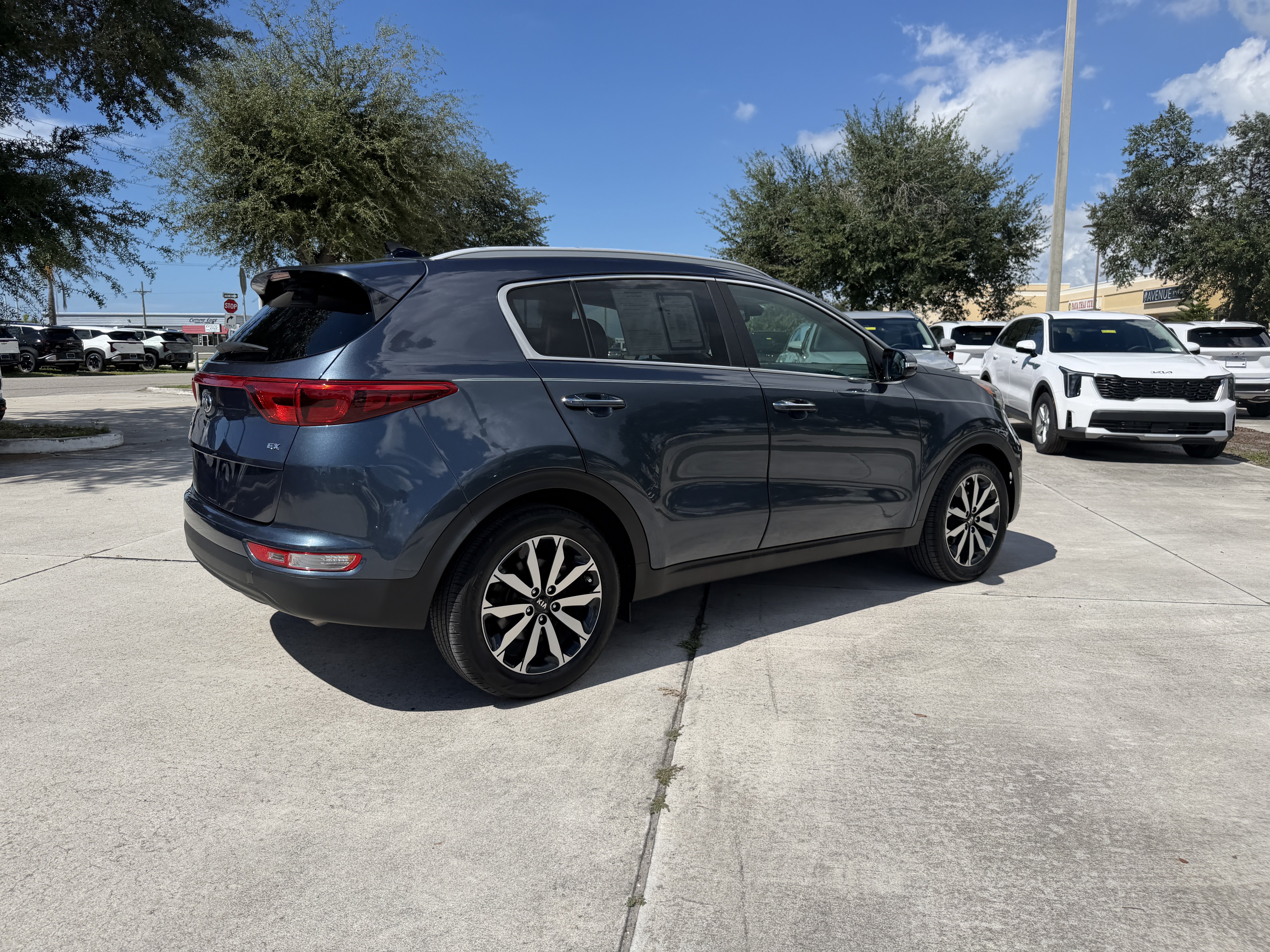 Used 2017 Kia Sportage EX w/ EX Premium Package FWD image 4