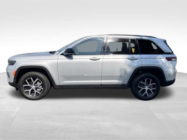 Used 2025 Jeep Grand Cherokee Limited AWD/4WD image 10