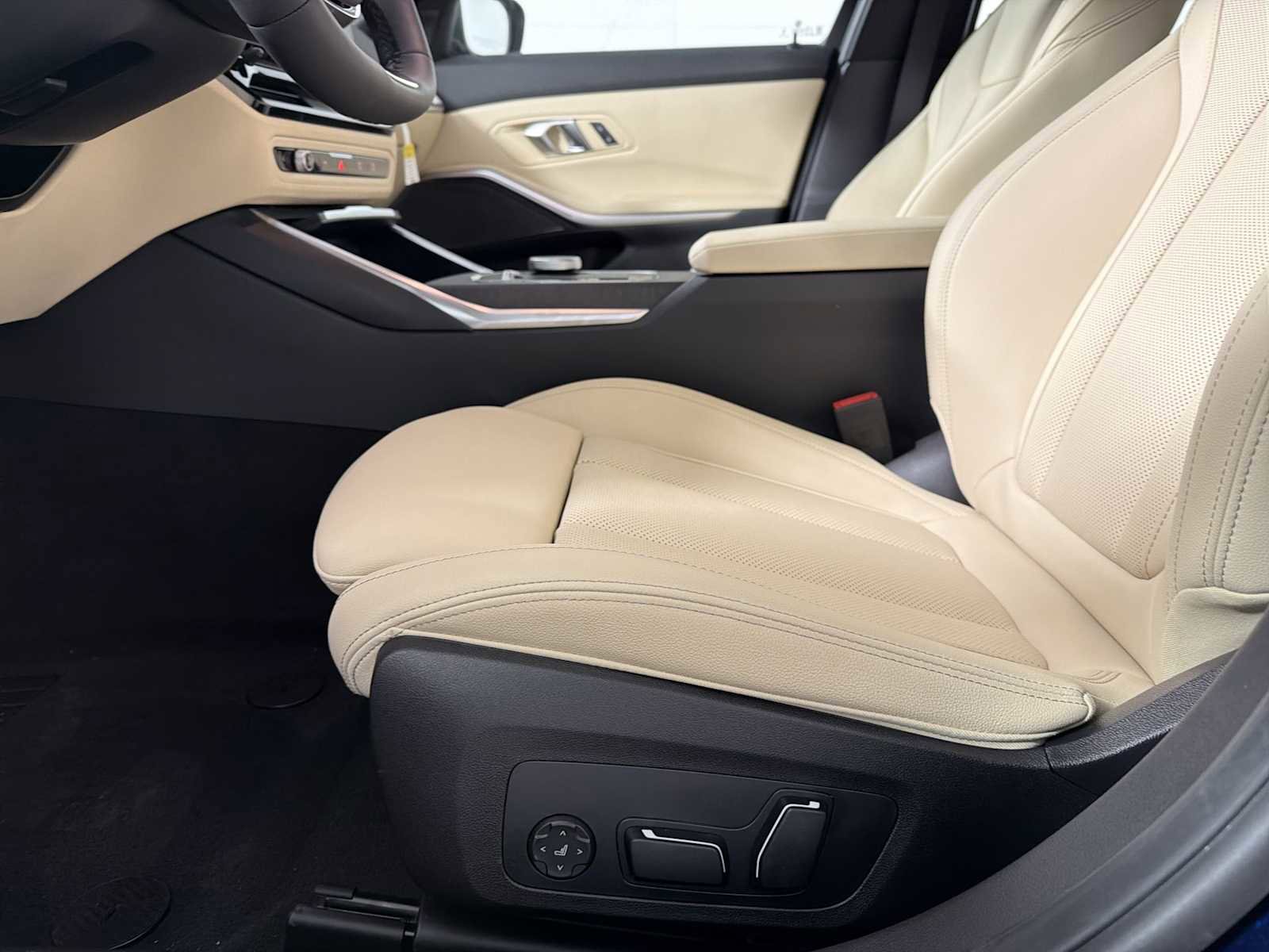 New 2026 BMW 330i xDrive Sedan w/ Convenience Package image 12