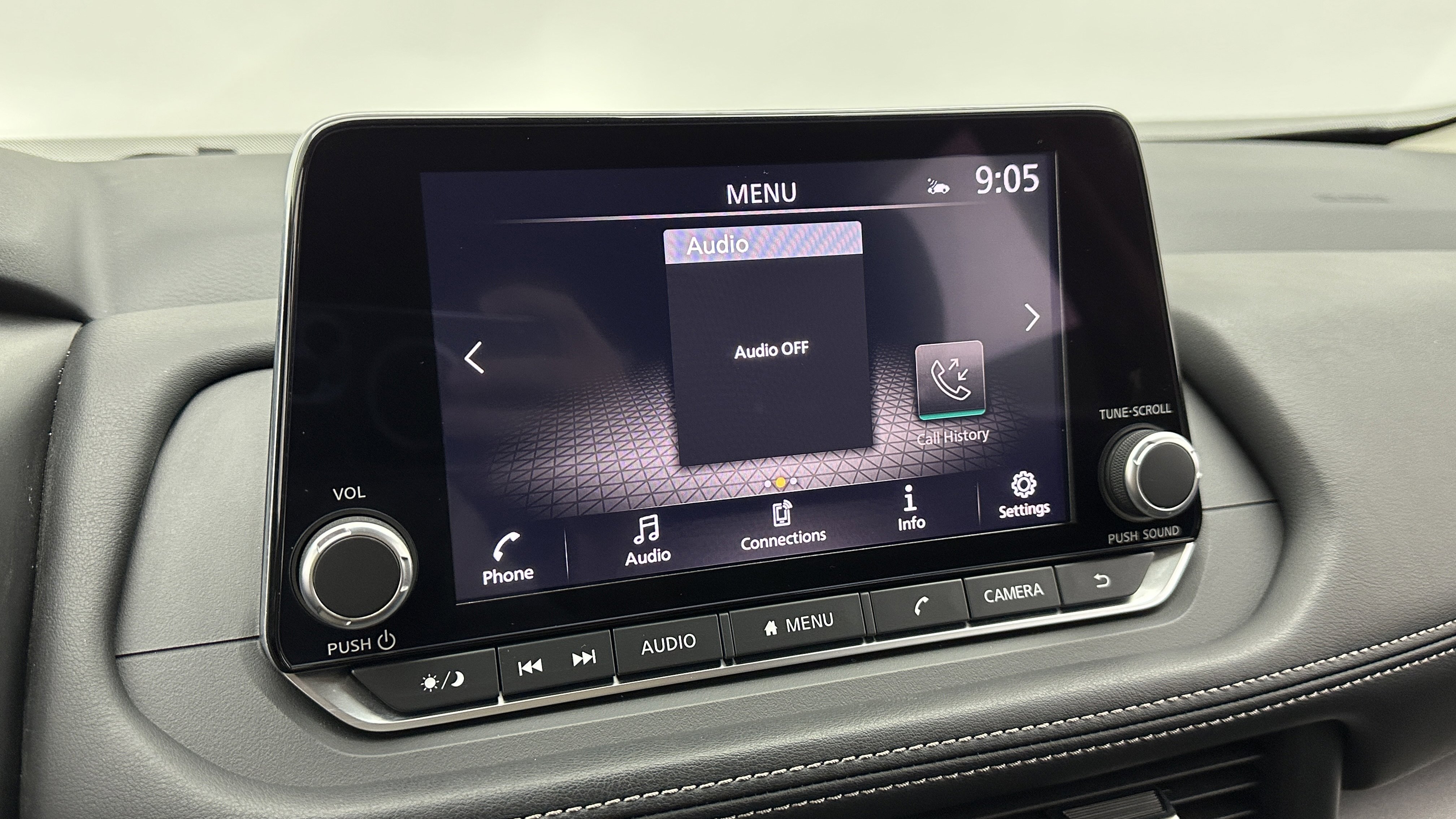 Used 2025 Nissan Rogue SV image 15