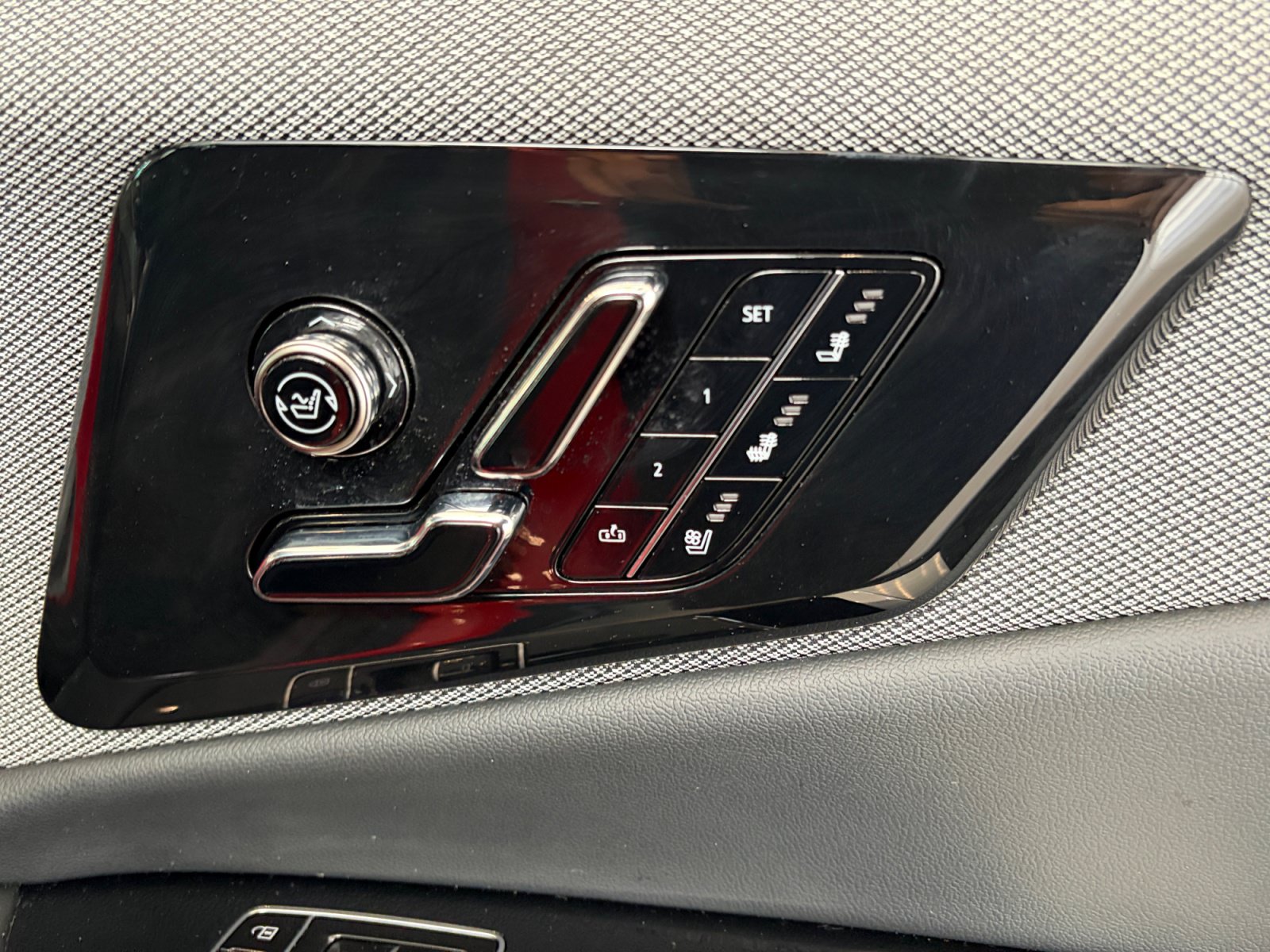 Used 2025 Cadillac Optiq Sport 2 AWD/4WD image 33