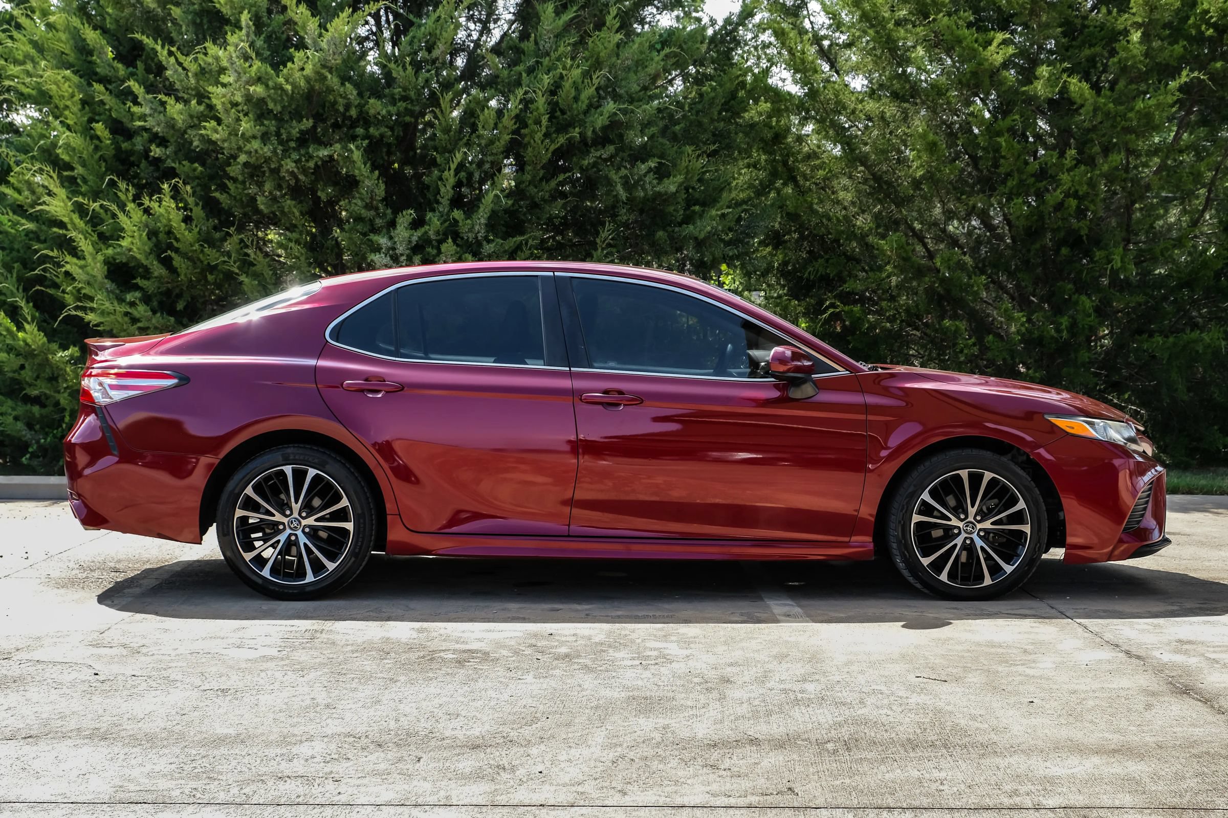 Used 2018 Toyota Camry SE FWD image 7