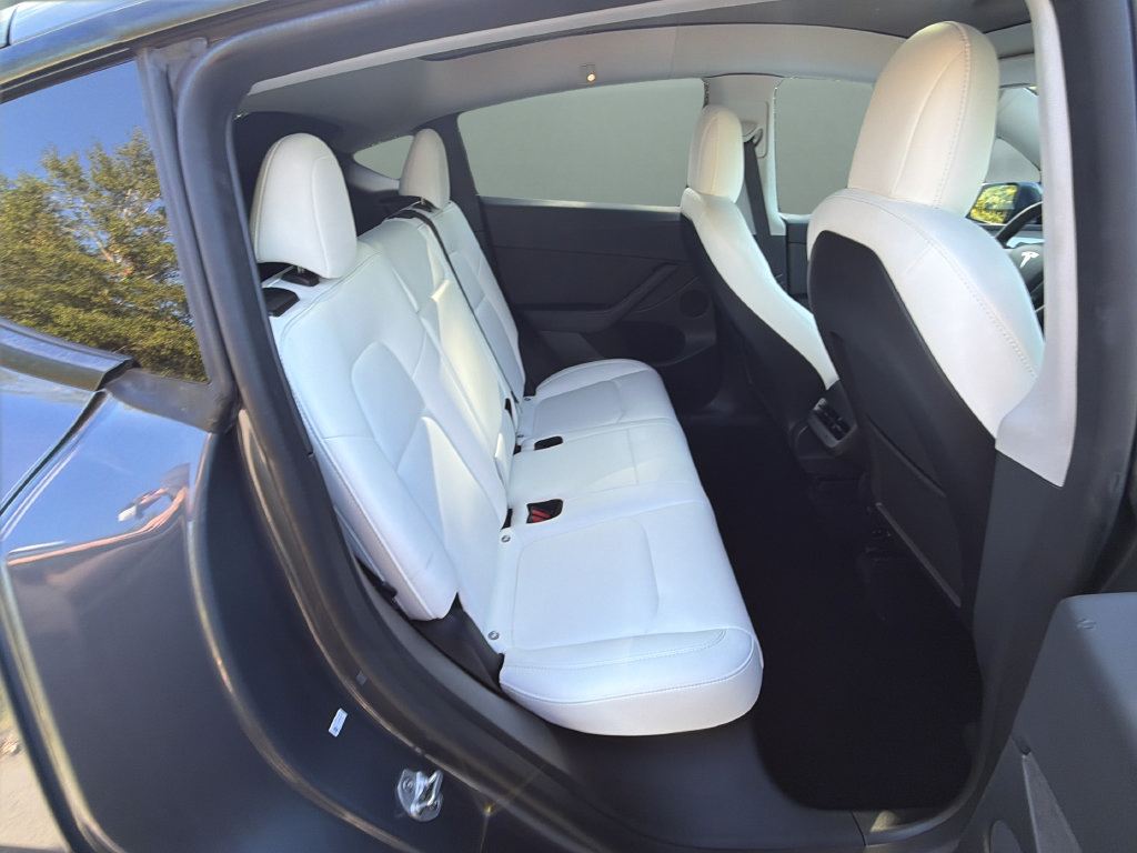 Used 2022 Tesla Model Y Long Range AWD/4WD image 15