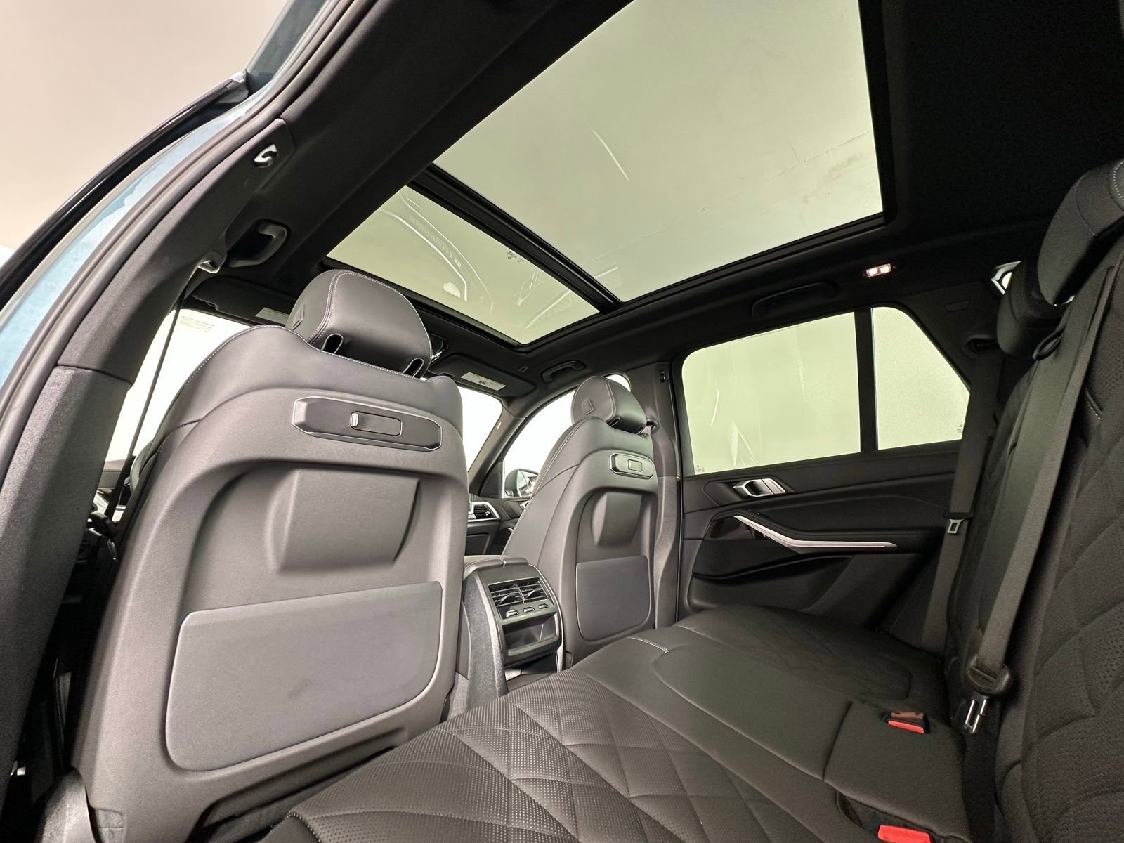 Used 2024 BMW X5 xDrive40i w/ Parking Assistance Package image 21