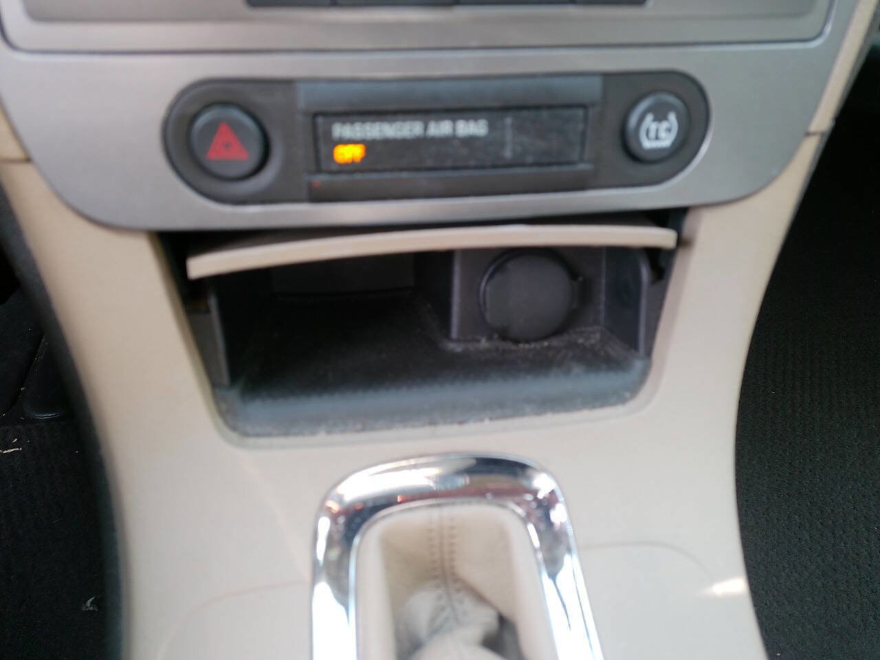 Used 2009 Chevrolet Malibu LTZ w/ Rear Power Package image 12