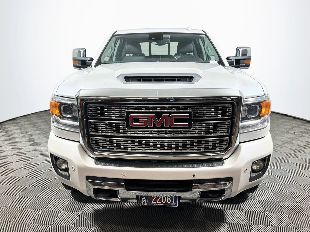 Used 2018 GMC Sierra 2500 Denali AWD/4WD image 2
