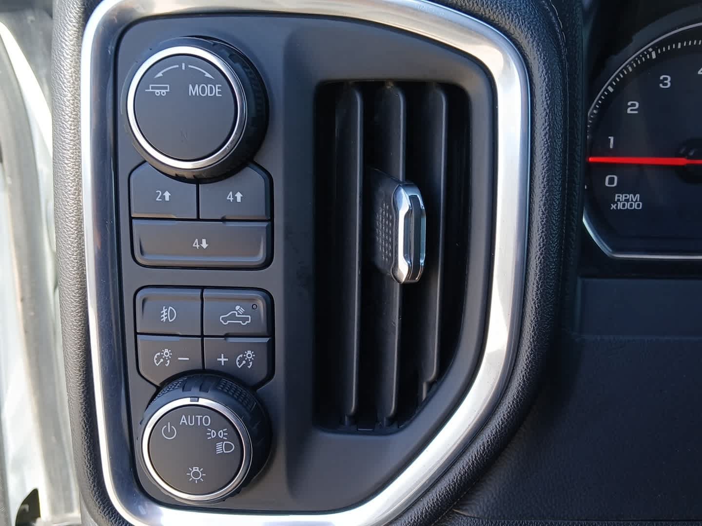Used 2020 Chevrolet Silverado 2500 LT AWD/4WD image 25