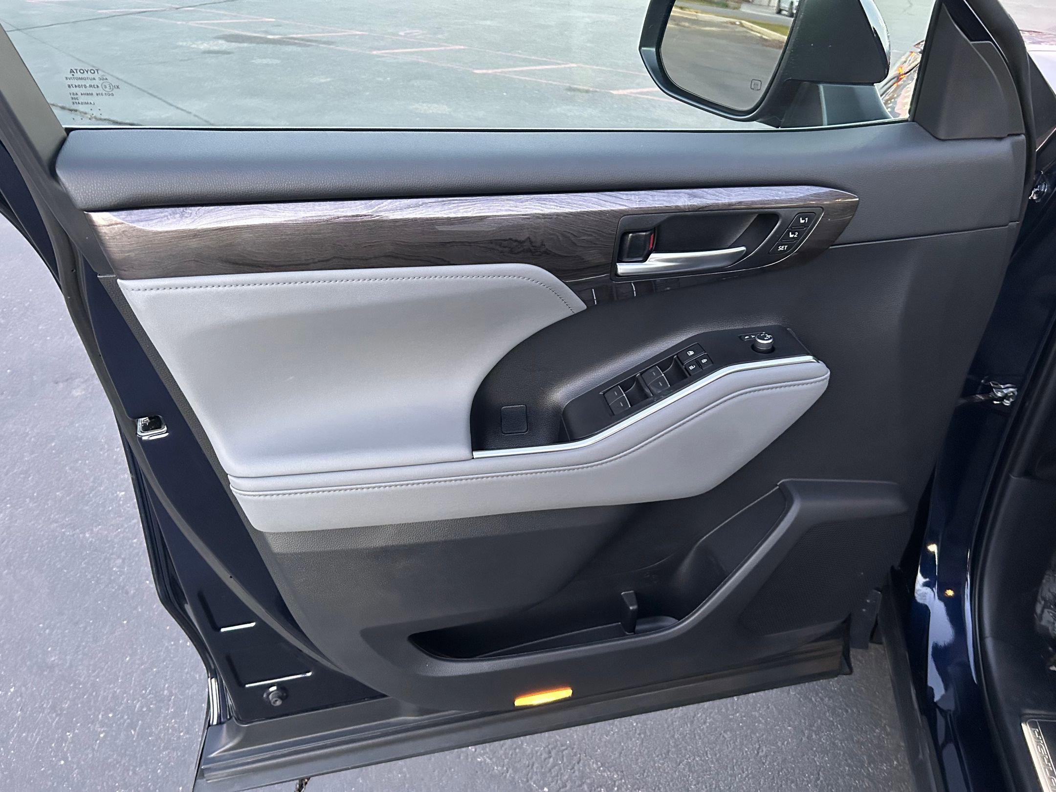 Used 2023 Toyota Highlander Platinum image 9