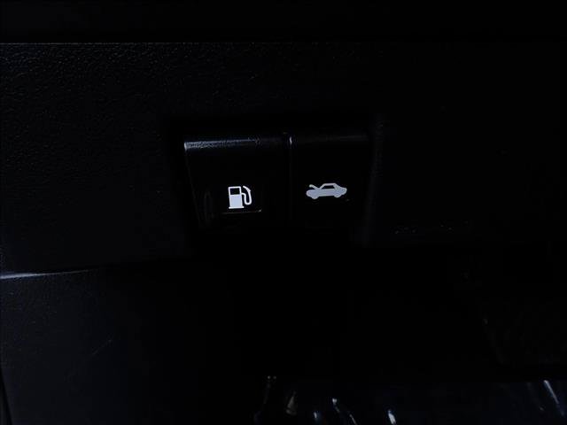 Used 2021 Nissan Versa SV FWD image 12