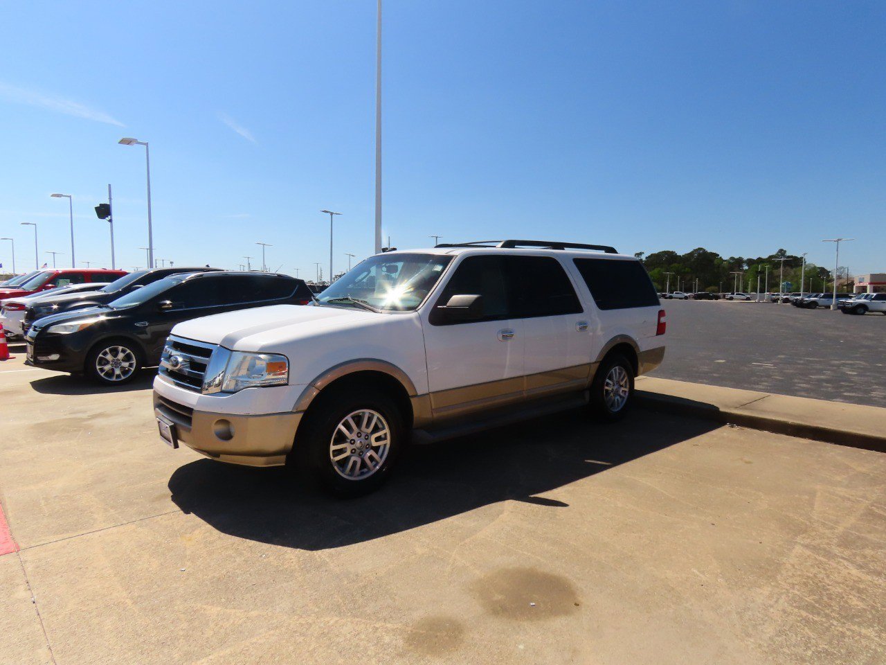Used 2013 Ford Expedition EL XLT image 2