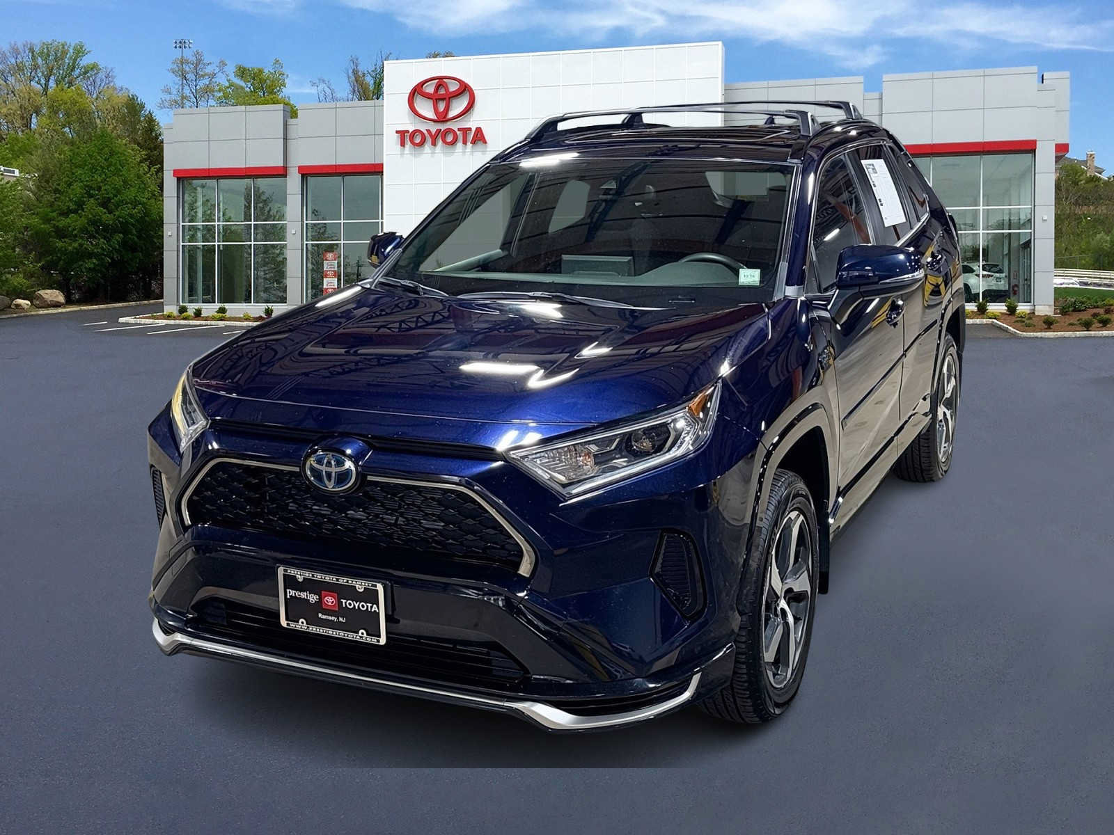 Used 2021 Toyota RAV4 SE w/ Weather & Moonroof Package AWD/4WD image 1