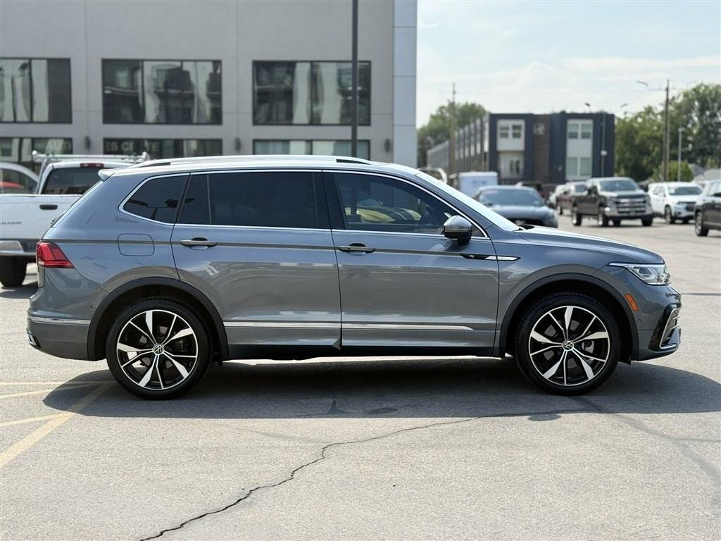 Used 2022 Volkswagen Tiguan SEL R-Line AWD/4WD image 8
