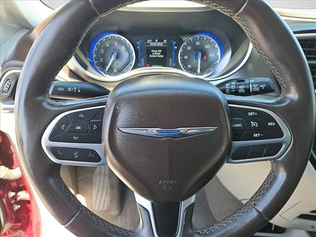 Used 2017 Chrysler Pacifica Touring-L FWD image 13