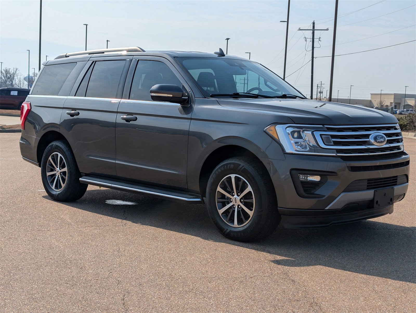 Used 2021 Ford Expedition XLT image 3